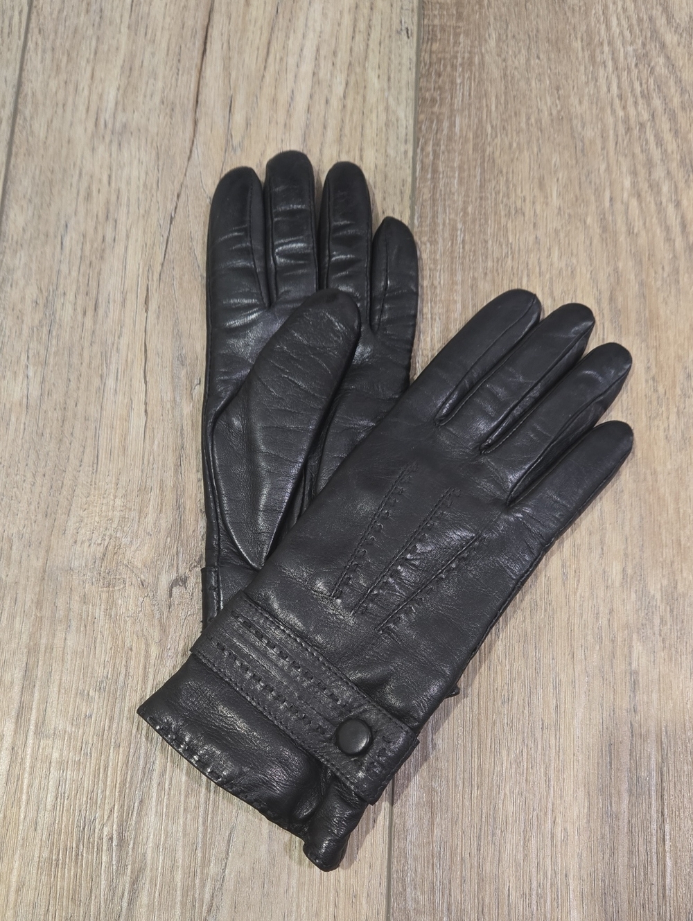 NWOT Danier Black Leather Gloves with Button Cuff